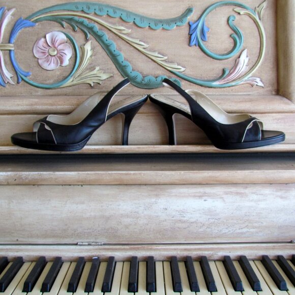 ELLE SHOES, 9, BLACK SLINGBACK PLATFORM HEELS w DAINTY TAN TRIM CLASSIC & LOVELY - Picture 5 of 8